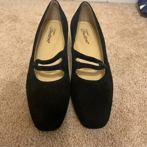 TROTTER  Women’s Mary Jane Pump Slip On Shoes Size 8 1/2 Narrow Black Crepe - Picture 2 of 12